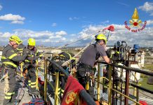 Simulazione soccorsi in cisterna nello stabilimento Versalis, addestramento avanzato per i Vigili del Fuoco