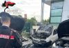 Incendio in un’officina, a fuoco tre veicoli