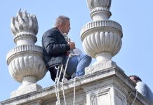 Martin trovato senza vita in casa. Dal tetto della Scala di Milano allo schianto in parapendio, una vita vissuta pericolosamente