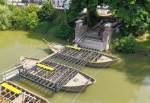 Commessaggio: il ponte di barche in dirittura