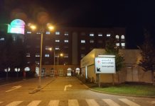 Dimesso dal pronto soccorso aggredisce gli infermieri: arrestato