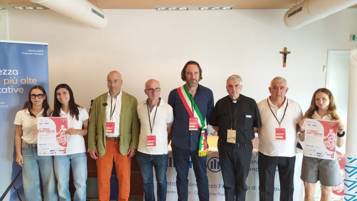 Foto di gruppo prima della presentazione_3593005