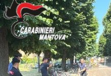 L’unità cinofila dei carabinieri al grest dai ragazzi di Gonzaga e Pegognaga con Gino e Leo