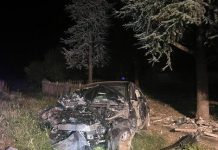 Esce di strada e si schianta contro un’abitazione: 29enne in pericolo di vita