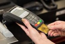 Ruba il Pos dalla cassa di un bar: 35enne denunciato per un furto del tutto inutile