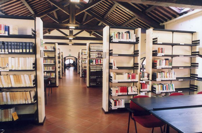 14_interno_piano_superiore_sala_lettura2