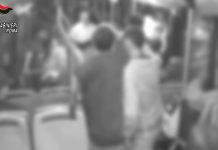 Aggressione razzista su un bus a Roma, misure cautelari per 4 giovani