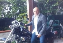 Contro un palo e poi travolto dalla sua moto nel fosso: così è morto il 58enne Massimiliano Capra