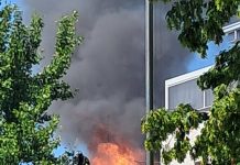 Marmirolo, incendio in un cantiere: distrutto tetto e ultimo piano di un edificio