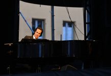 Nick Cave: due ore per ripercorrere una carriera intera senza nostalgia. In piazza Sordello un concerto di rara bellezza e atmosfera
