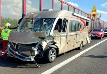 Sbanda con il camper in A22: grave una 14enne sbalzata dalla cellula e il fratellino 11enne incastrato tra le lamiere