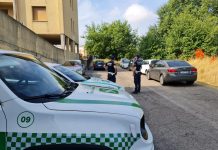 Fermato su una e-bike rubata si scaglia contro la Polizia locale: arrestato un pluripregiudicato tunisino