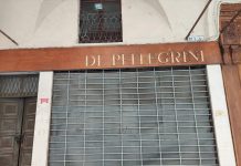 Frammenti di un tempo gentile: Insegne impolverate che resistono