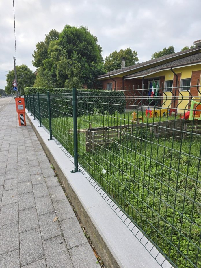 Recinzioni nuove per le scuole di Borgo Virgilio_3671209 Recinzioni nuove per le scuole di Borgo Virgilio_3671209