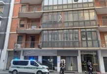 Si toglie la vita e lascia un biglietto: falso allarme gas in via Bonomi ma c’è un pacco sospetto. Edificio evacuato