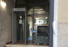 Metal detector del tribunale fuori uso da un anno