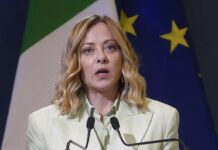 Meloni a giovani FdI “Minacce si moltiplicano, ma non abbiamo paura”