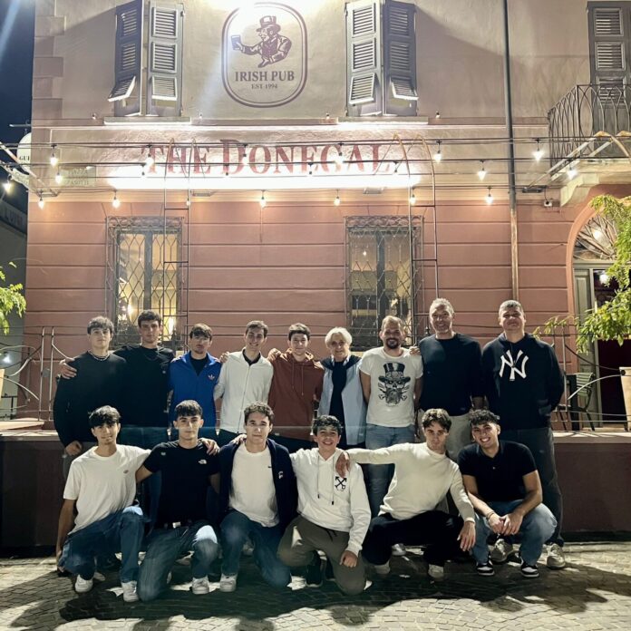 Atleti, tecnici e dirigenti della formazione maschile di seconda divisione della Pallavolo Rivalta