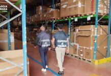 Operazione “Non ci casco” della Guardia di Finanza di Torino, sequestrati milioni di accessori per moto e bike. Perquisizioni anche a Mantova