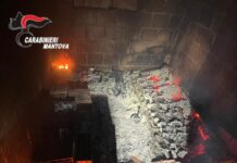 Incendio in una casa abbandonata a Cerese: brucia un materasso