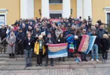 Guerra in Ucraina. Treno di attivisti sfiorato dalle bombe: il racconto dei mantovani Stabile e Bergamaschi