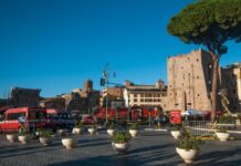 Crollo a Roma, morto l’operaio estratto dalle macerie