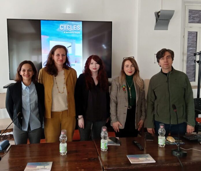 Cycles (2)_3755969 Cycles (2)_3755969