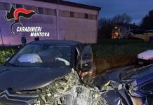 Frontale tra due auto: in ospedale una famiglia e un 73enne