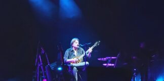 Cristiano De Andrè emoziona il PalaUnical con i capolavori del padre