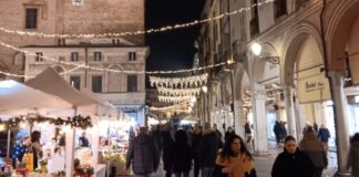 Ultima domenica prima di Natale, altro pienone in città