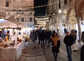 Ultima domenica prima di Natale, altro pienone in città