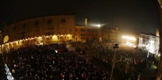 Capodanno in piazza: brindisi vietati (anche analcolici), e 150 euro di multa a chi fa esplodere botti e petardi