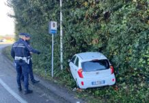 Fuori strada con l’auto, 79enne in ospedale