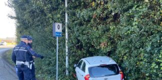 Fuori strada con l’auto, 79enne in ospedale