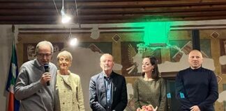 Castel d’Ario – La Provincia premia il Comune per le rassegne musicali Il momento della consegna_3817895