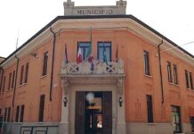 Dalle scuole ai cantieri fantasma: a Goito regnano annunci e rinvii, l’accusa