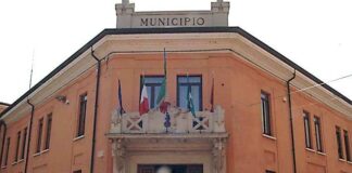 Dalle scuole ai cantieri fantasma: a Goito regnano annunci e rinvii, l’accusa