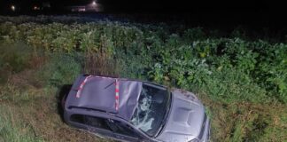 Esce di strada con l’auto e si ribalta in un campo: ferito un 47enne
