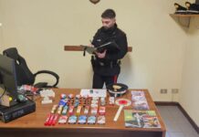 Rubava dolci e sigarette elettroniche da una tabaccheria di Curtatone, 53enne nei guai