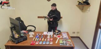 Rubava dolci e sigarette elettroniche da una tabaccheria di Curtatone, 53enne nei guai