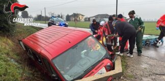 Furgone per trasporto disabili finisce fuori strada lungo la Postumia: tre feriti a Gazoldo degli Ippoliti