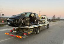 Catena di incidenti tra 4 auto: feriti 28enne e 66enne