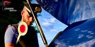 Rubano un portafogli sotto l’occhio delle telecamere: identificati e denunciati dai carabinieri