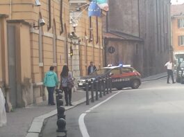 Riempie di botte le sue due sorelle di 20 e 15 anni: in manette un giovane pachistano