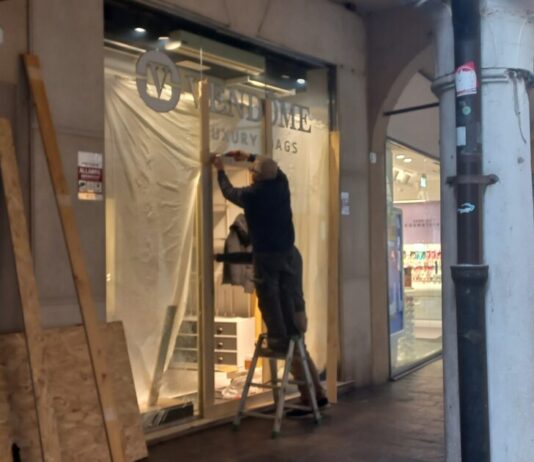 Spaccata da 60mila euro da Vendome in Corso Umberto. Ladri anche nella sede di Cisl Asse del Po