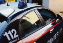 Tira calci e pugni ai Carabinieri: in manette una 42enne