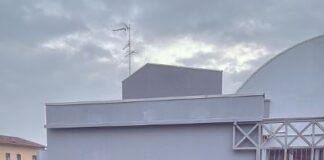 Vandali senza freni a Cerese: devastato palatennis, palestra elementare e imbrattato il centro di aggregazione giovanile