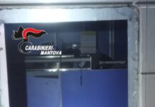 Fanno esplodere il Postamat e se ne vanno con 30mila euro
