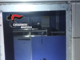 Fanno esplodere il Postamat e se ne vanno con 30mila euro