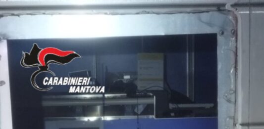Fanno esplodere il Postamat e se ne vanno con 30mila euro